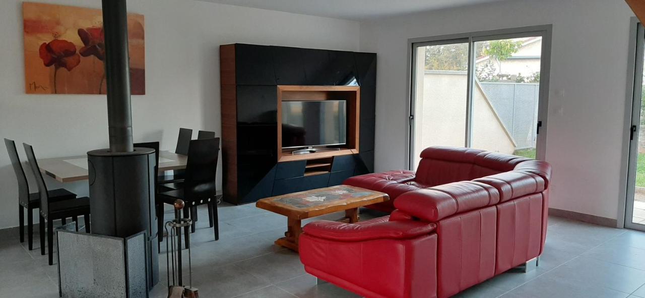 villa neuve ds les monts du lyonnais Saint-Symphorien-sur-Coise Extérieur photo